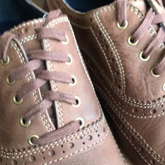 COLE HAAN TAN WINGTIP OXFORDS WITH BLUE FOOTBED - Picture 3 of 8